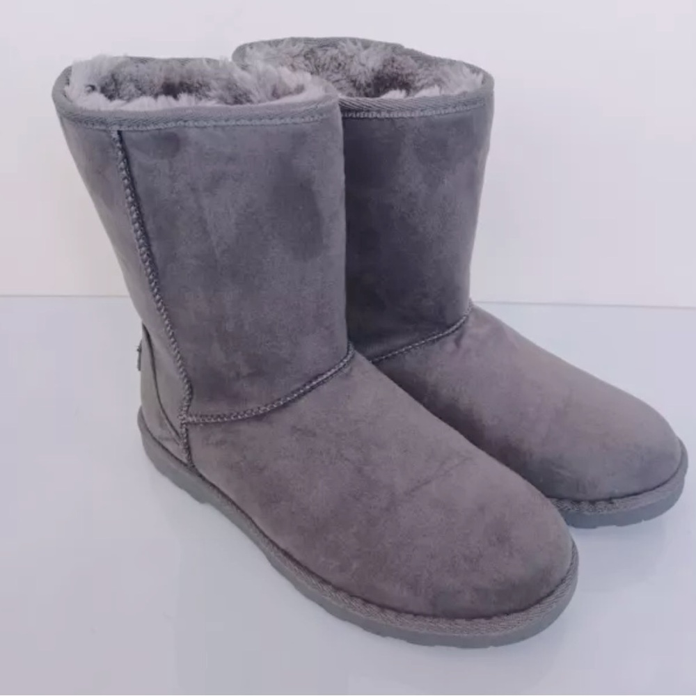 Grey Makalu Winter Boots Women's Size 10
Women's Makalu California